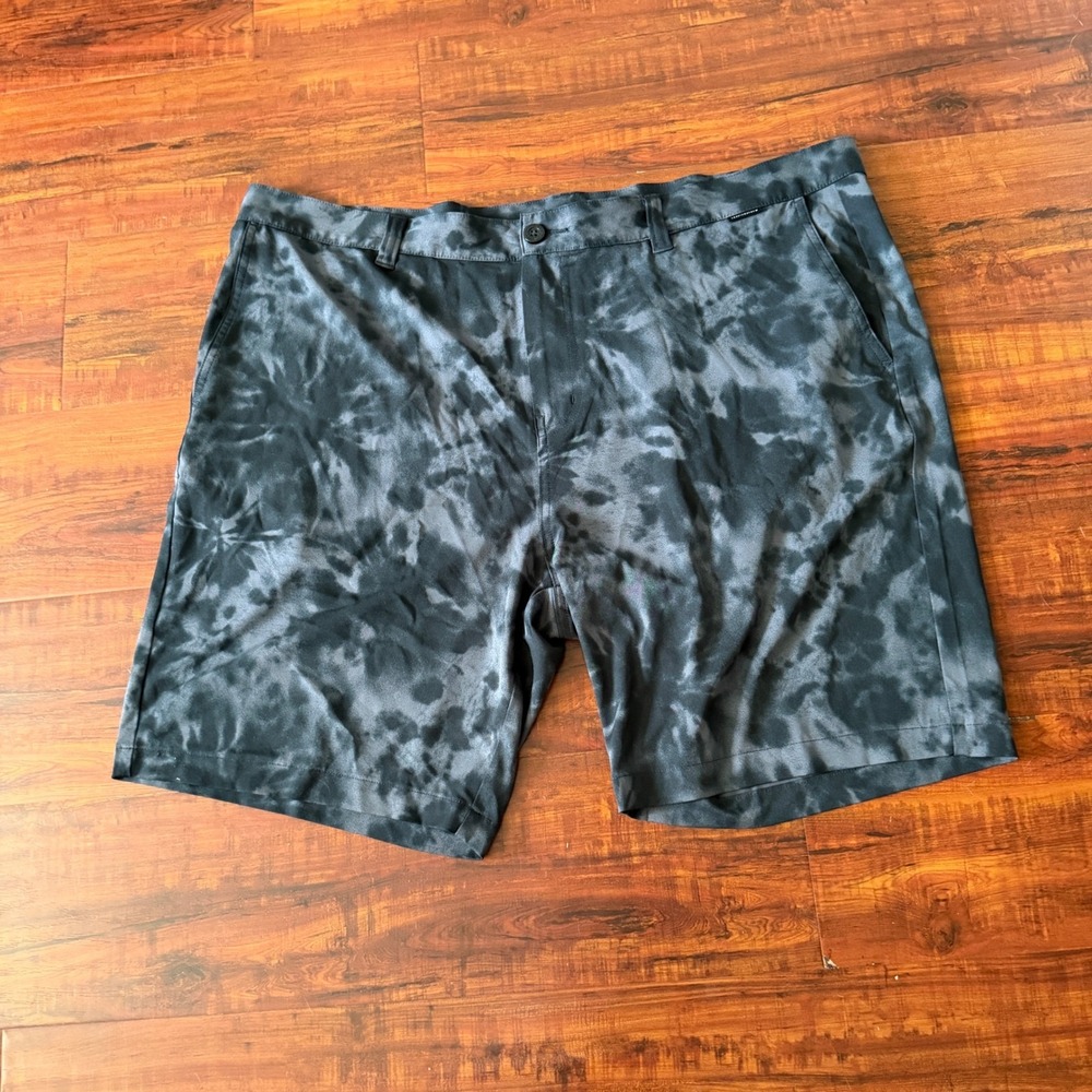 Travis Mathew Mens Size 42 Shorts Grey Black Tie Dye Performance Golf Activewear